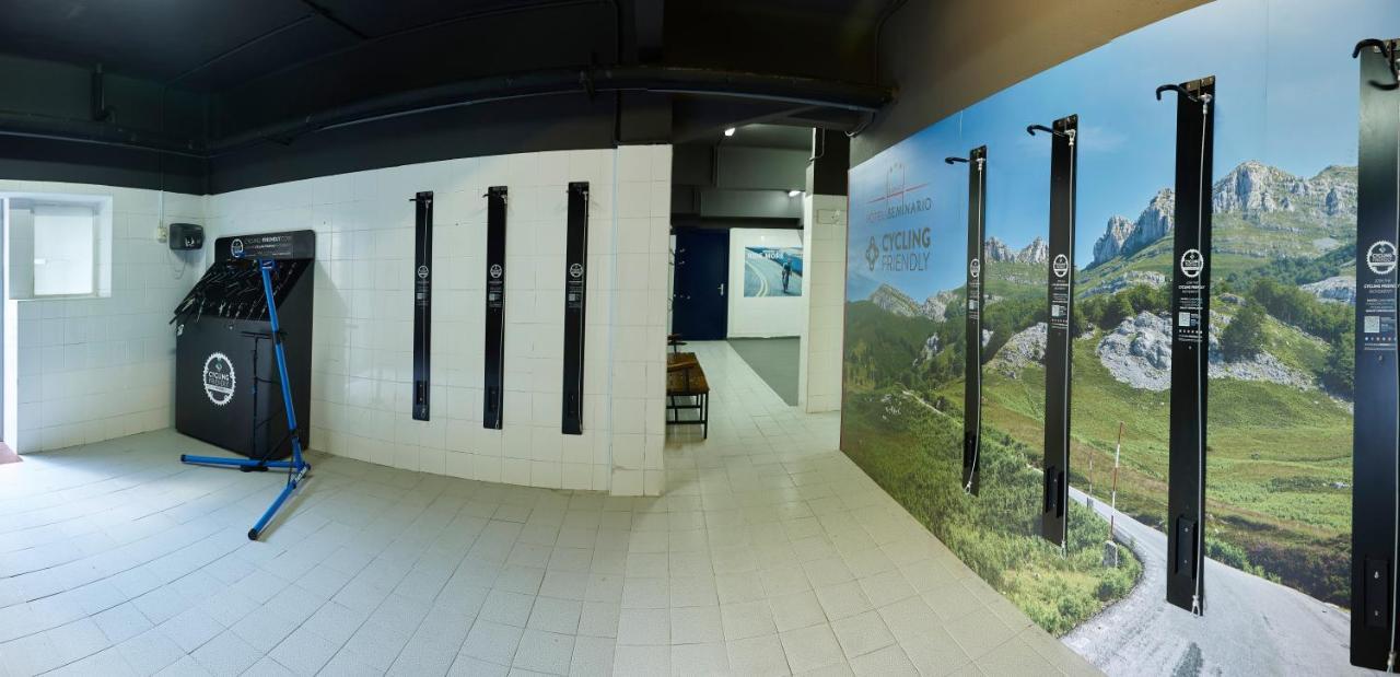 Hotel Seminario Aeropuerto Bilbao Derio Bagian luar foto