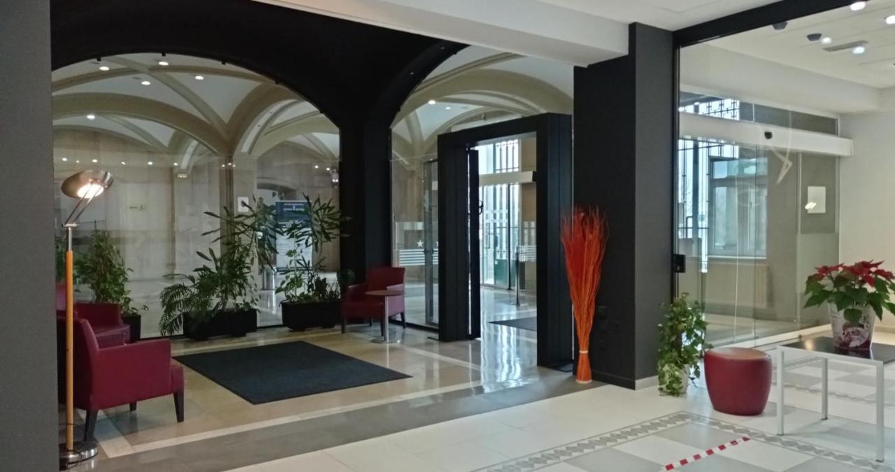 Hotel Seminario Aeropuerto Bilbao Derio Bagian luar foto