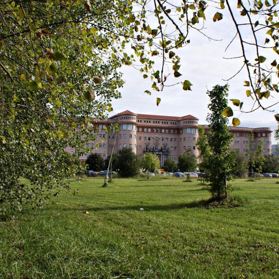Hotel Seminario Aeropuerto Bilbao Derio Bagian luar foto
