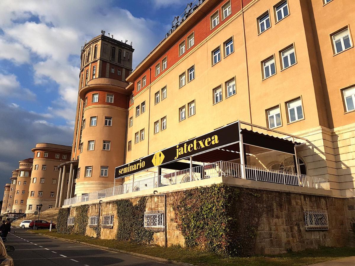 Hotel Seminario Aeropuerto Bilbao Derio Bagian luar foto