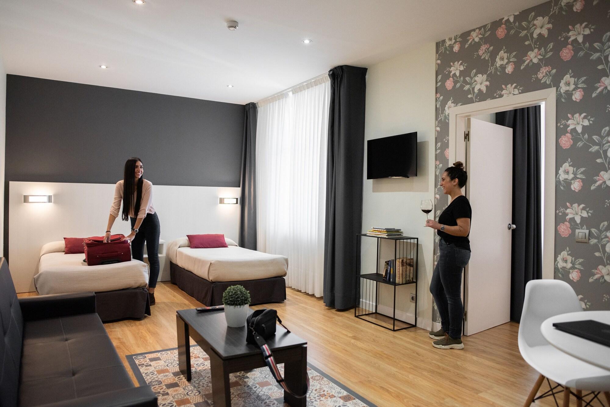 Hotel Seminario Aeropuerto Bilbao Derio Bagian luar foto
