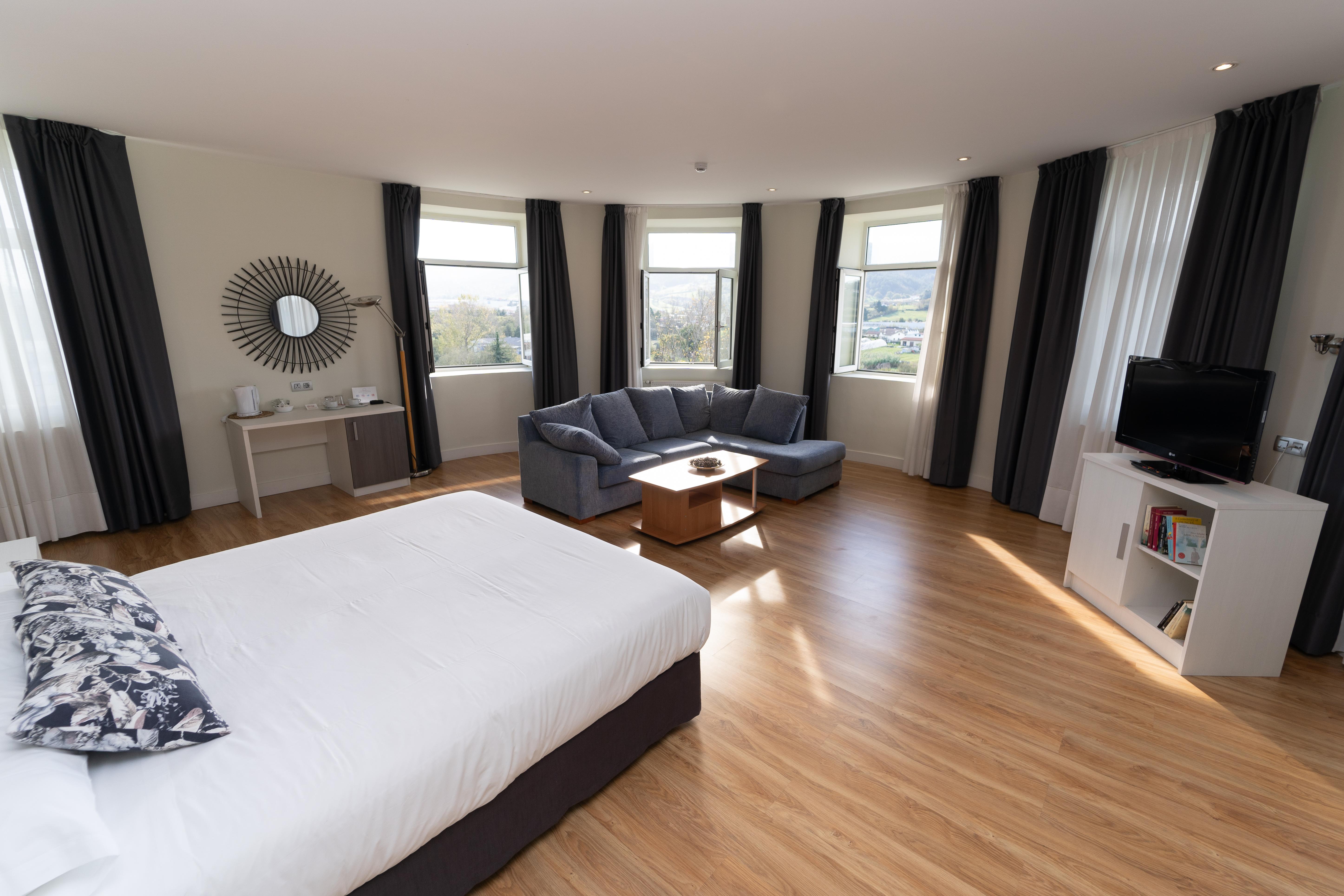 Hotel Seminario Aeropuerto Bilbao Derio Bagian luar foto