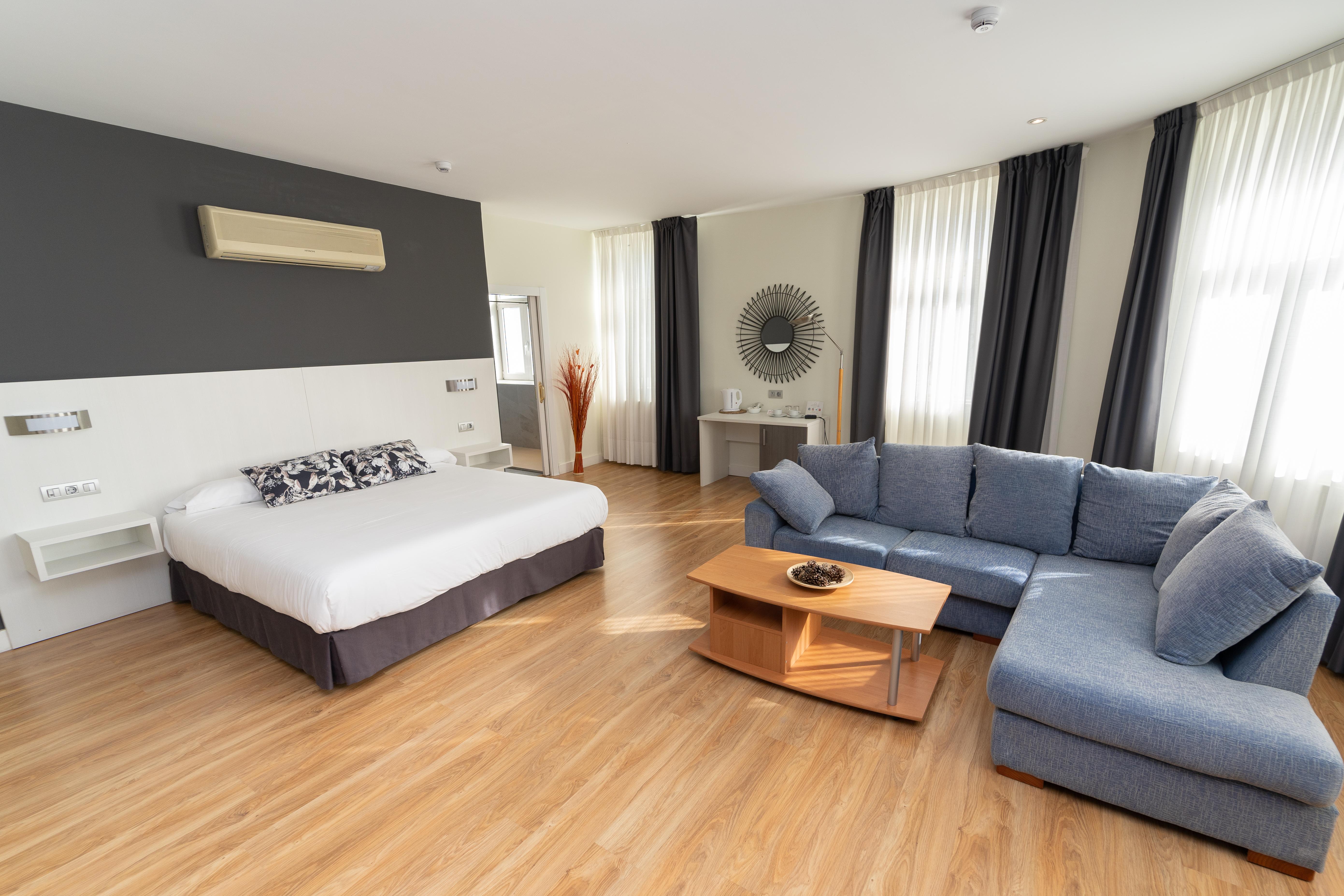 Hotel Seminario Aeropuerto Bilbao Derio Bagian luar foto