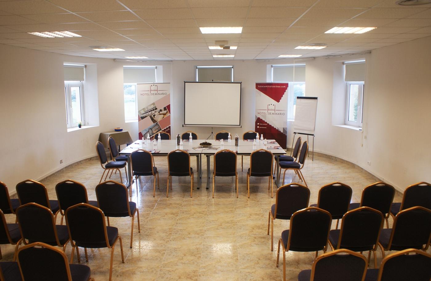 Hotel Seminario Aeropuerto Bilbao Derio Bagian luar foto