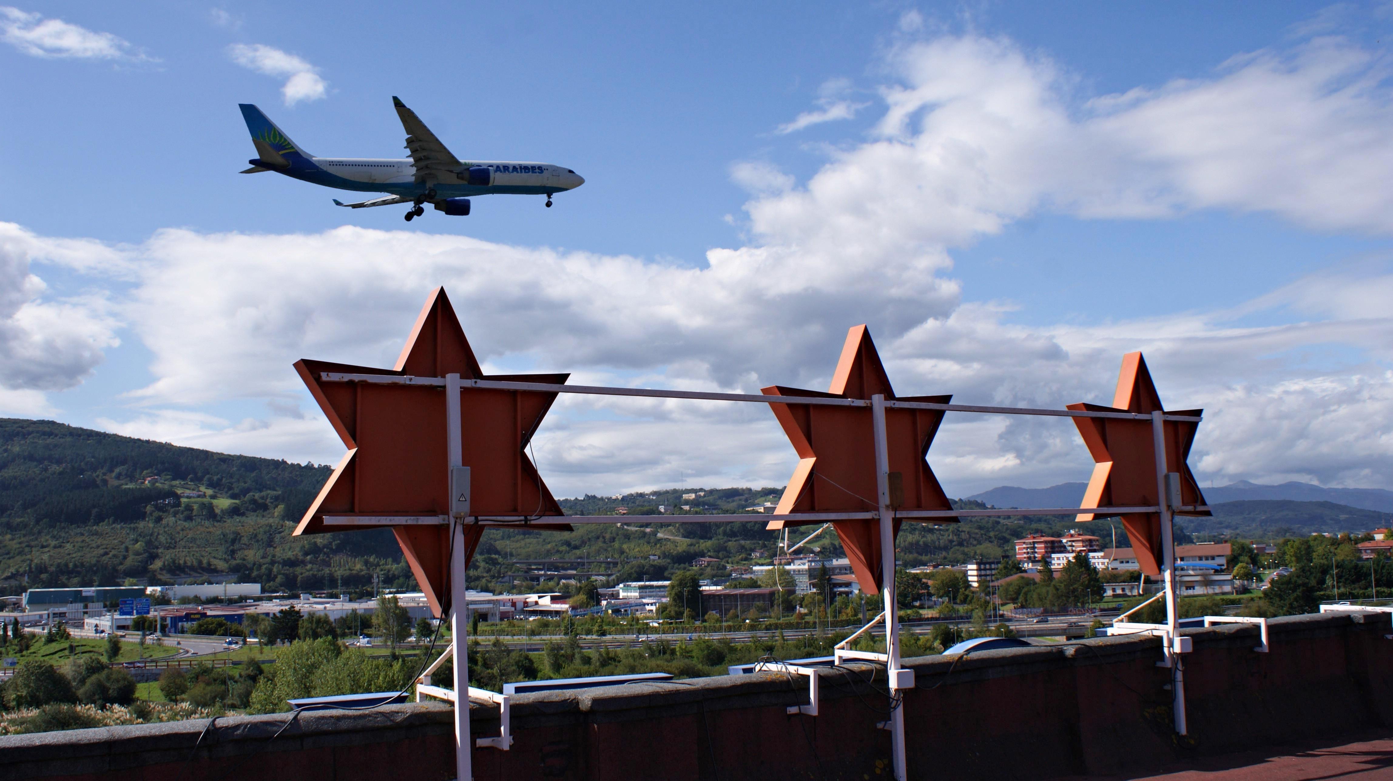 Hotel Seminario Aeropuerto Bilbao Derio Bagian luar foto