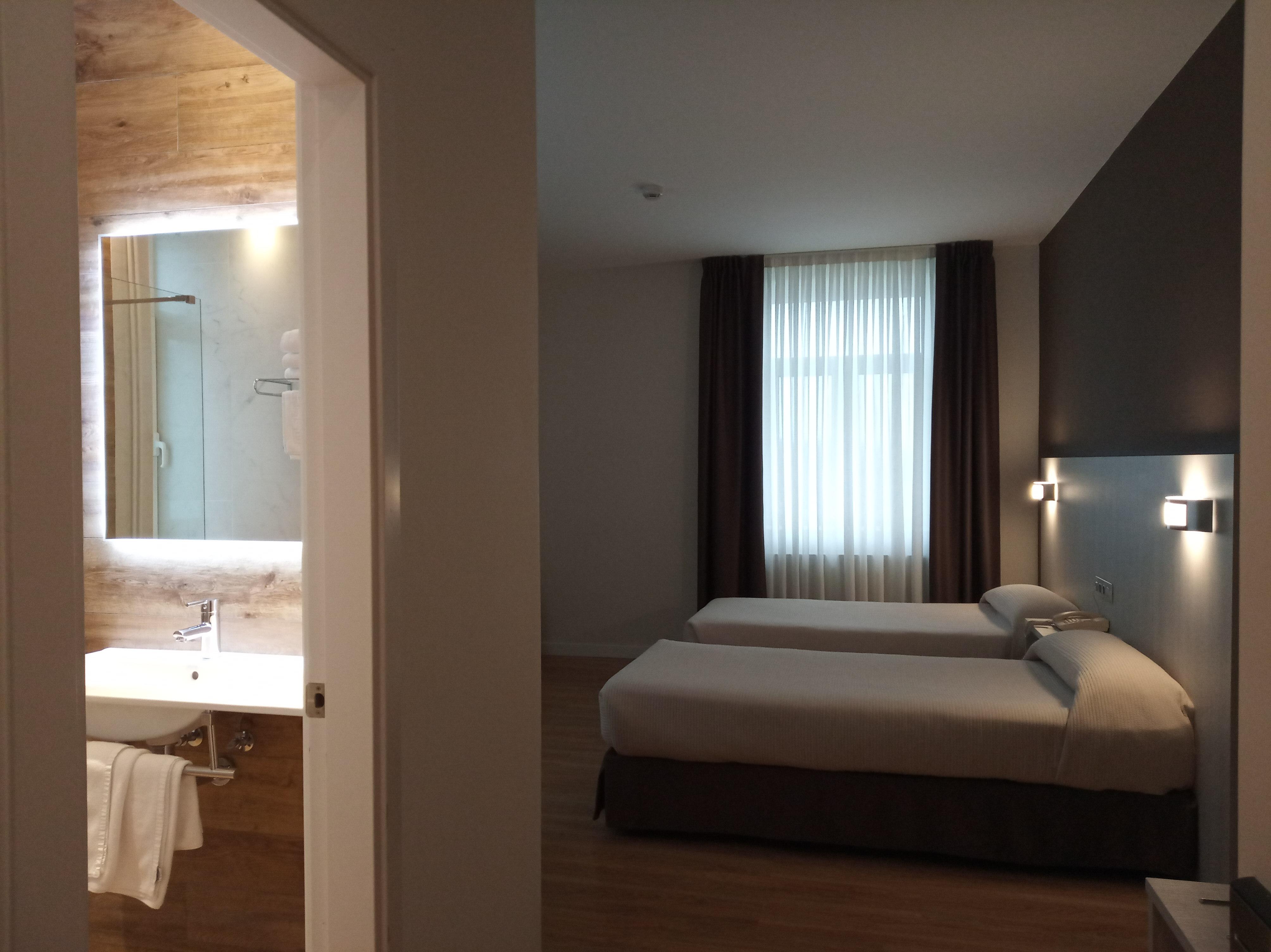 Hotel Seminario Aeropuerto Bilbao Derio Bagian luar foto