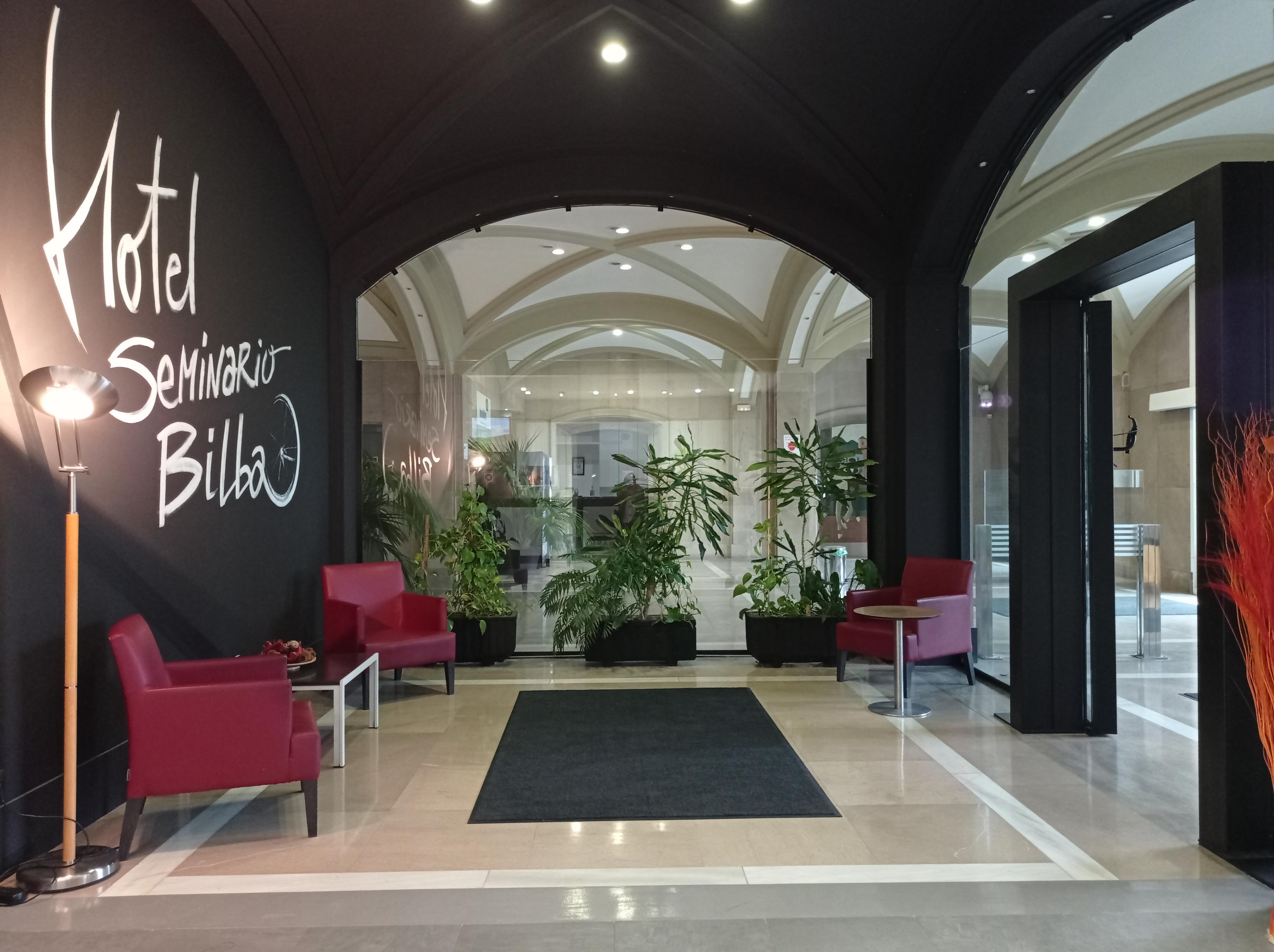 Hotel Seminario Aeropuerto Bilbao Derio Bagian luar foto
