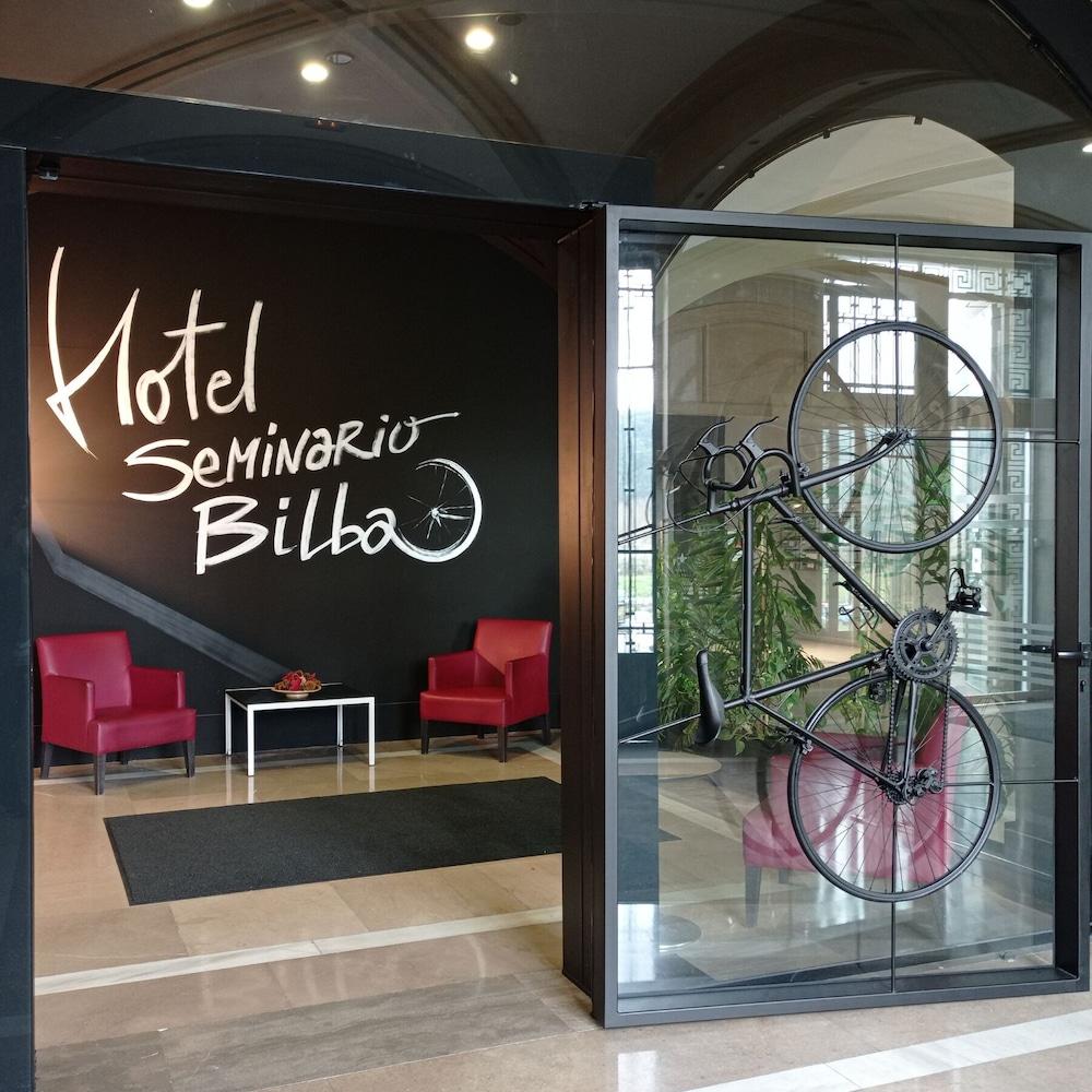 Hotel Seminario Aeropuerto Bilbao Derio Bagian luar foto