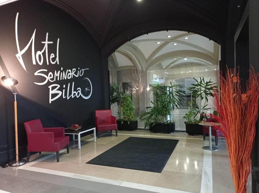 Hotel Seminario Aeropuerto Bilbao Derio Bagian luar foto