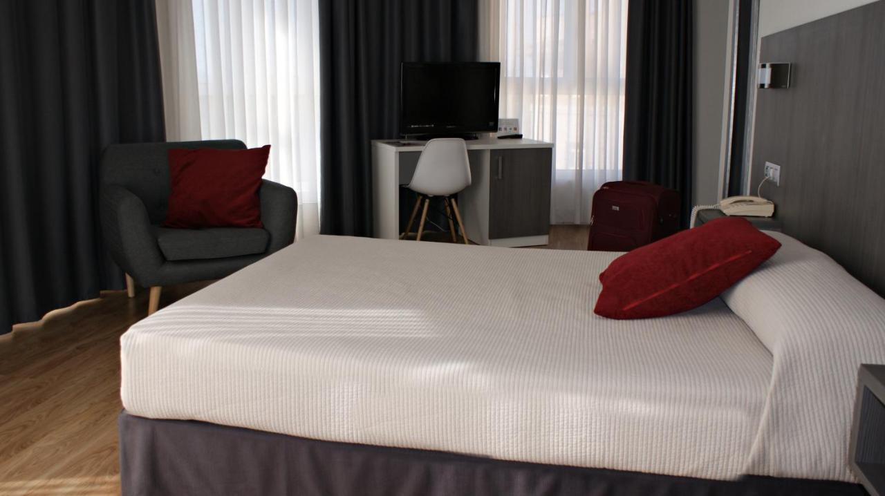 Hotel Seminario Aeropuerto Bilbao Derio Bagian luar foto