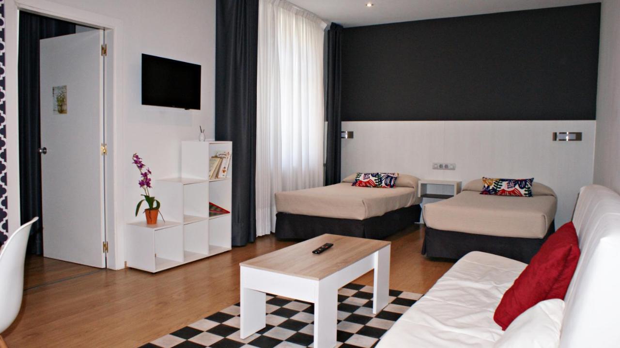 Hotel Seminario Aeropuerto Bilbao Derio Bagian luar foto