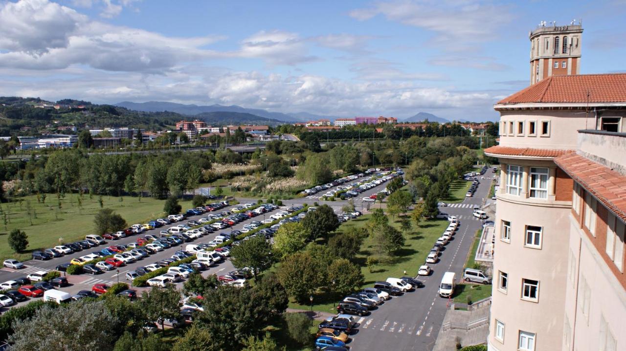 Hotel Seminario Aeropuerto Bilbao Derio Bagian luar foto